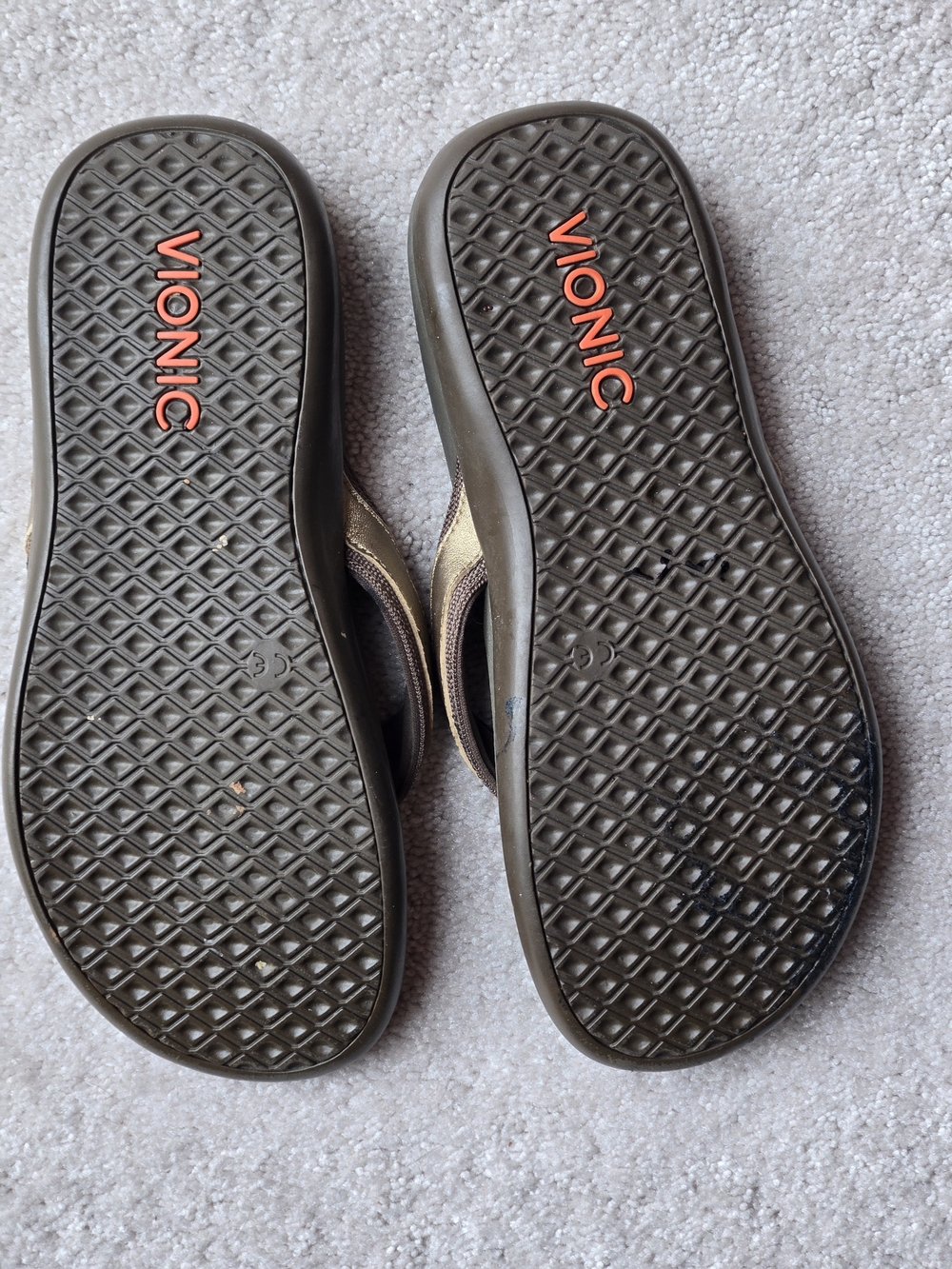 Vionic Olive and Tan Casual Flip Flops Womens 6 - Picture 5 of 7